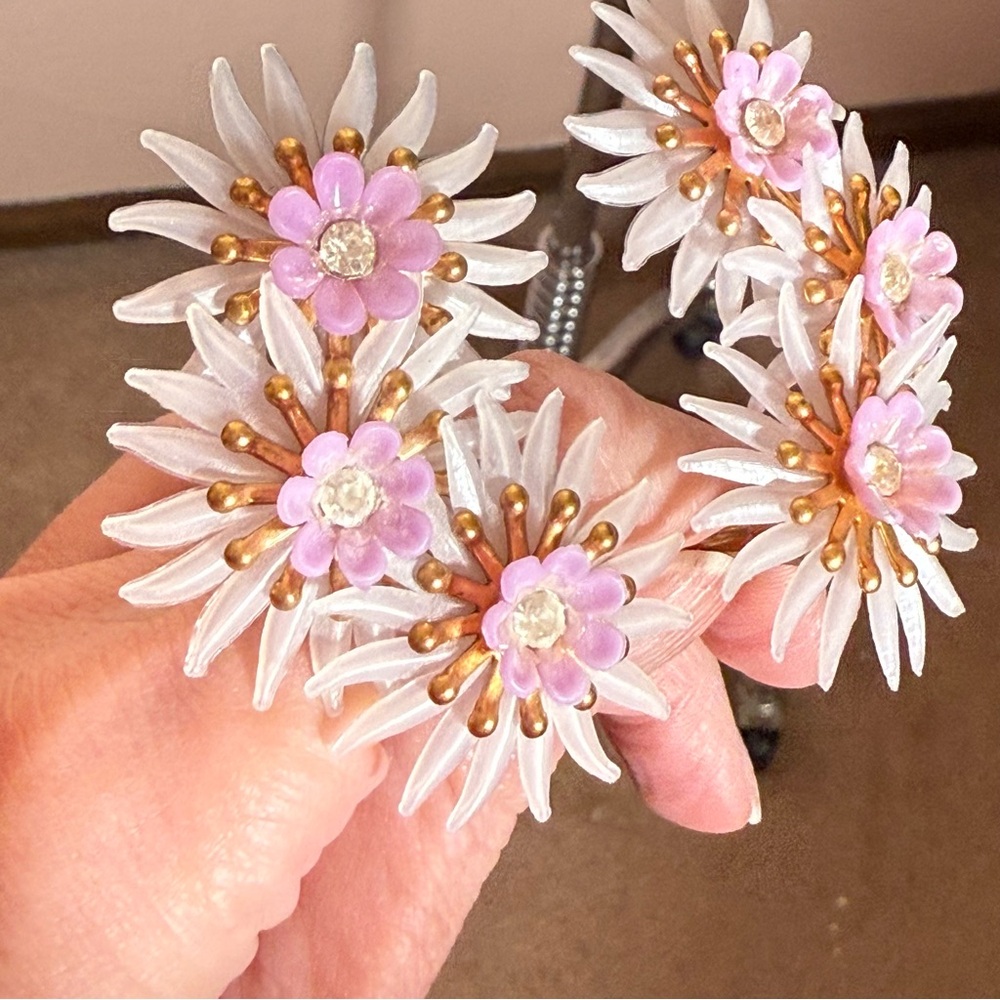 Vintage 1940 50 Oversized Plastic Lavender Fairycore clip ear crawler earrings - Picture 4 of 17